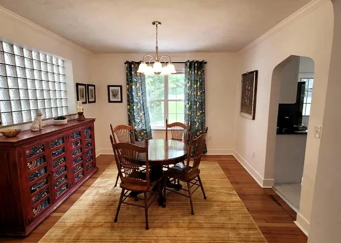Holiday home The Brookline Retreat *