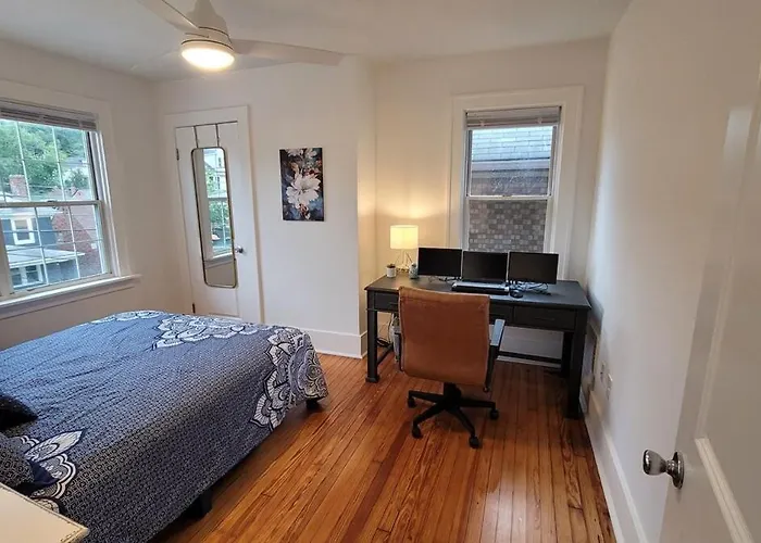 Holiday home The Brookline Retreat